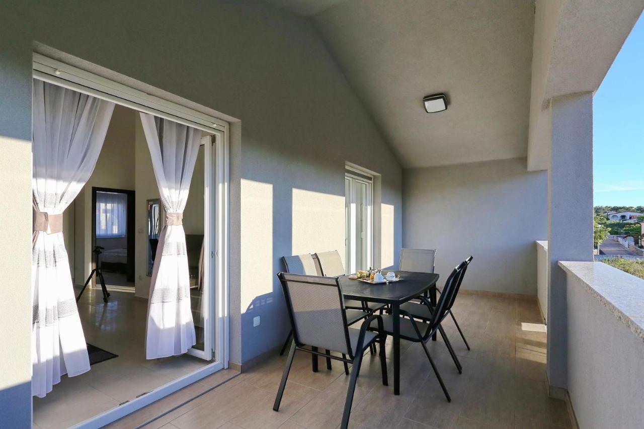 Apartments Lisac Vir Exterior photo