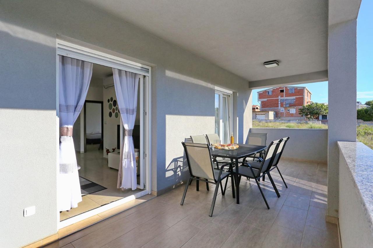 Apartments Lisac Vir Exterior photo