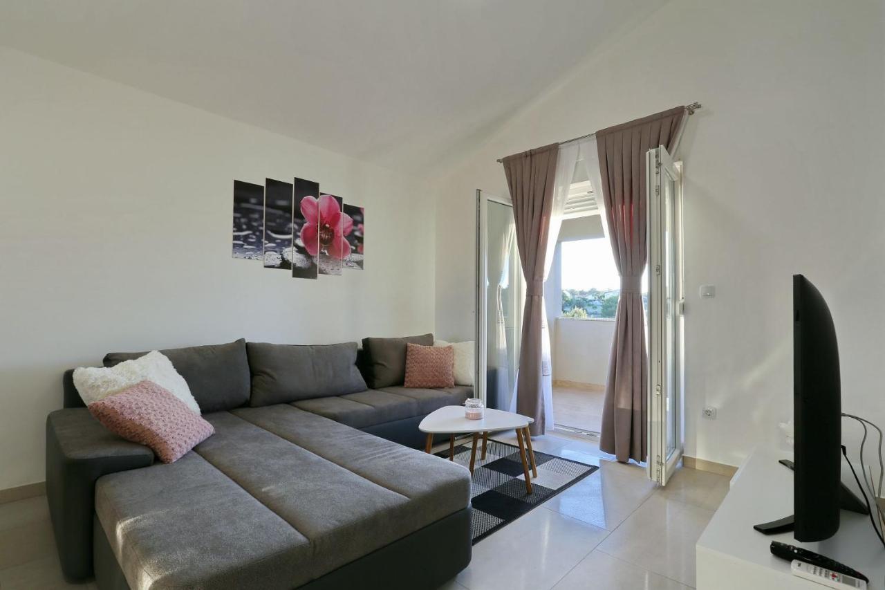 Apartments Lisac Vir Exterior photo