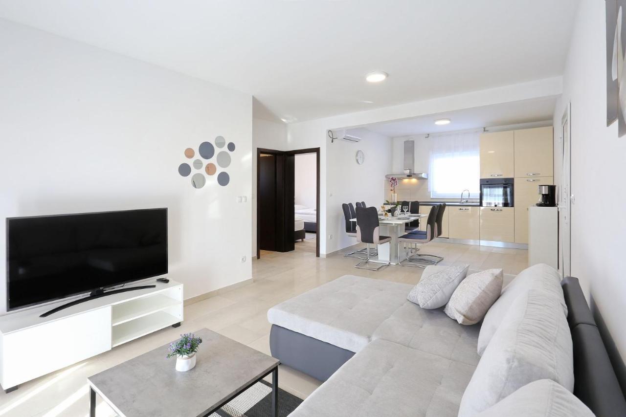 Apartments Lisac Vir Exterior photo