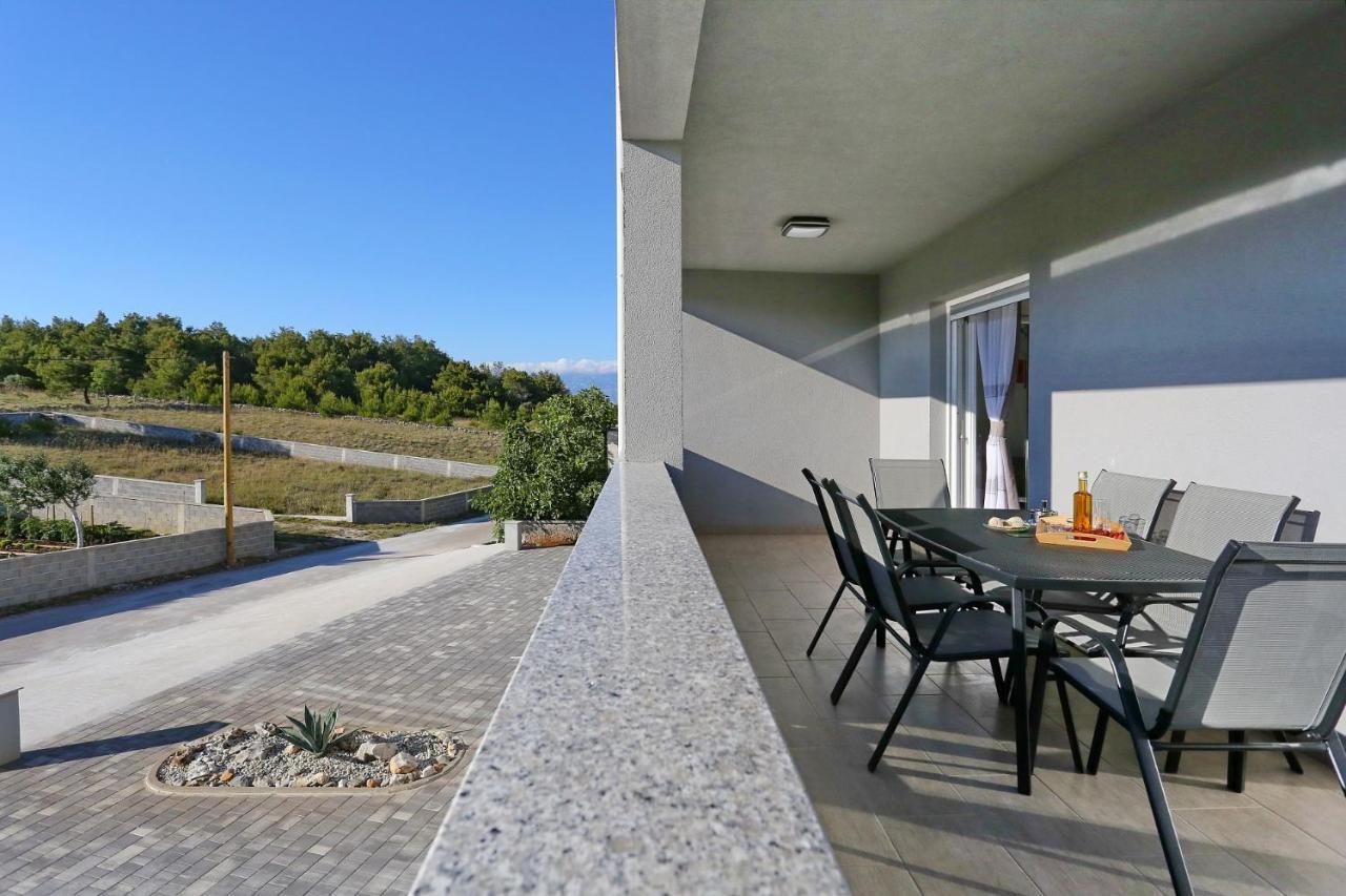 Apartments Lisac Vir Exterior photo